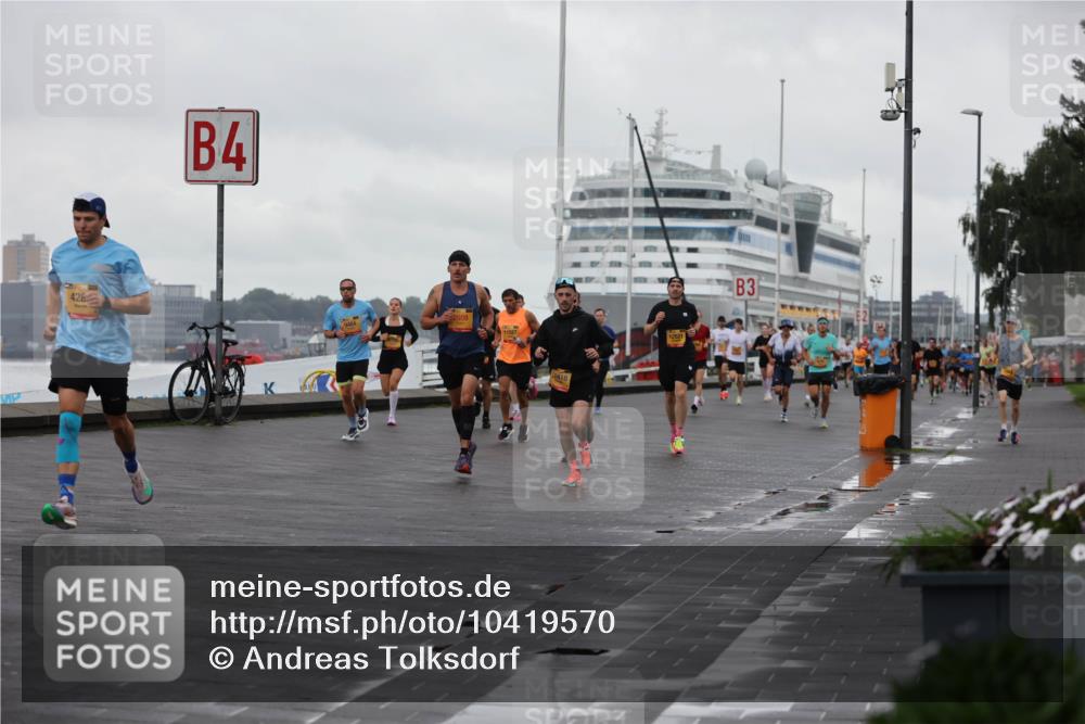 13.09.2026 - Kiel Lauf Andreas Tolksdorf http://msf.ph/oto/10419570 13.09.2026 10:57:27 Kiellinie 428, 4, 2809, 11527, 12521, 3 meine-sportfotos.de