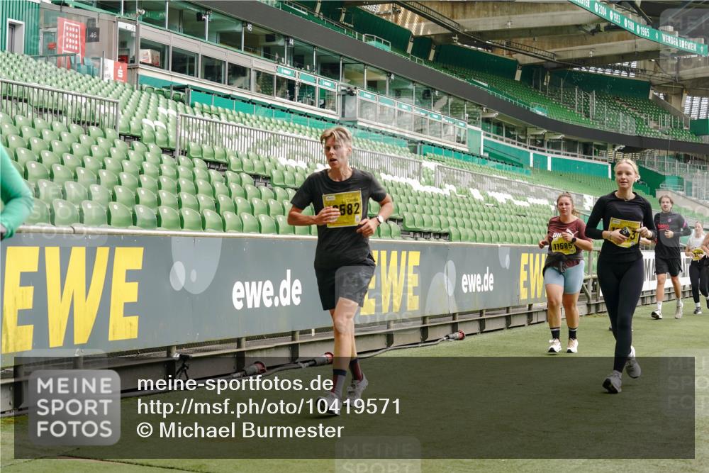 13.09.2026 - 21. swb-Marathon Bremen Michael Burmester http://msf.ph/oto/10419571 13.09.2026 10:43:41 Laufen im Stadion 10002, 10004, 10005, 10148, 10176, 10271, 10295, 10303, 10325, 10330, 10335, 10361, 10362, 10395, 10402, 10459, 10474, 10490, 10491, 10513, 10557, 10572, 10605, 10606, 10629, 10665, 10752, 10756, 10773, 10779, 10784, 10805, 10854, 10880, 10882, 10899, 10900, 10997, 10999, 11026, 11027, 11041, 11078, 11090, 11097, 11098, 11140, 11173, 11192, 11217, 11233, 11264, 11274, 11307, 11333, 11337, 11355, 11385, 11408, 11448, 11456, 11461, 11482, 11943, 12334 meine-sportfotos.de