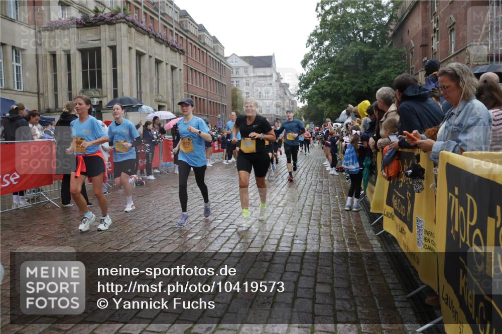 13.09.2026 - Kiel Lauf Yannick Fuchs http://msf.ph/oto/10419573 13.09.2026 10:51:48 Ziel 201, 310, 826, 1231, 1568, 1591, 1600, 1754, 2404, 2468, 2470, 2566, 2783, 3013, 3956, 4084, 4175, 4476, 4887, 5174, 5866, 6287, 6349, 6367, 7204, 7740, 8108, 8197, 8413, 8625, 8627, 9265, 10241, 10345, 10689, 11332, 11551, 12135, 12387, 12755, 101, 238, 240, 251, 260, 680, 901, 1804, 1890, 2035, 2393, 2519, 2672, 2690, 2803, 3029, 3440, 3751, 3879, 4040, 4205, 4271, 4613, 4619, 4646, 4939, 5441, 5525, 5735, 6177, 6663, 6865, 6928, 6948, 7043, 7914, 8373, 9030, 23 meine-sportfotos.de