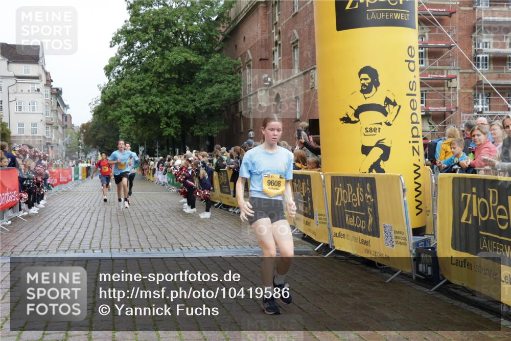 13.09.2026 - Kiel Lauf Yannick Fuchs http://msf.ph/oto/10419586 13.09.2026 09:41:12 Ziel 1593, 1966, 3883, 4137, 9608, 10299, 10974, 420, 1630, 1787, 3552, 5039, 6299, 6563, 7131, 7730, 8389, 8493, 8636, 9578, 9726, 10202, 10353, 11792, 12225, 1671, 4068, 4315, 9110, 11106, 11645, 11983, 12166, 1081, 2847, 3552, 6563, 7131, 7239, 7730, 11750 meine-sportfotos.de