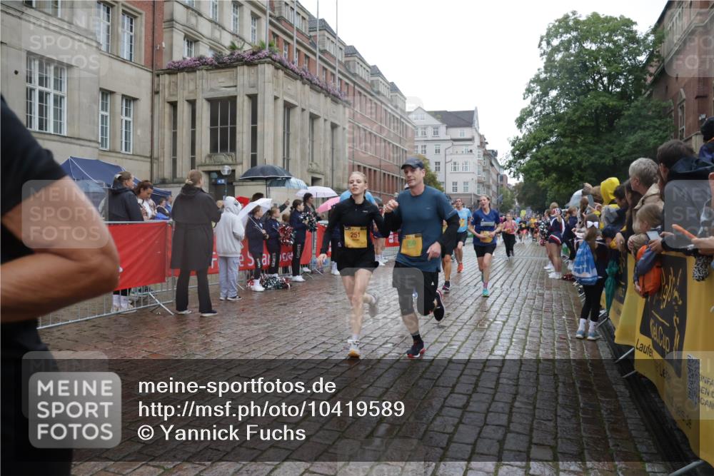 13.09.2026 - Kiel Lauf Yannick Fuchs http://msf.ph/oto/10419589 13.09.2026 10:51:49 Ziel 201, 310, 826, 1231, 1568, 1591, 1600, 1754, 2404, 2468, 2470, 2566, 2783, 3013, 3956, 4084, 4175, 4476, 4887, 5174, 5317, 5866, 6287, 6349, 6367, 7204, 7740, 8108, 8197, 8413, 8625, 8627, 9265, 10241, 10345, 10689, 11332, 11551, 12135, 12387, 12755, 101, 238, 240, 251, 260, 680, 901, 1754, 1804, 1890, 2035, 2393, 2519, 2672, 2690, 2803, 3029, 3440, 3751, 3879, 4040, 4205, 4613, 4619, 4646, 4939, 5441, 5525, 5735, 6177, 6663, 6865, 6928, 6948, 7043, 7914, 8373, 9030, 23, 238 meine-sportfotos.de