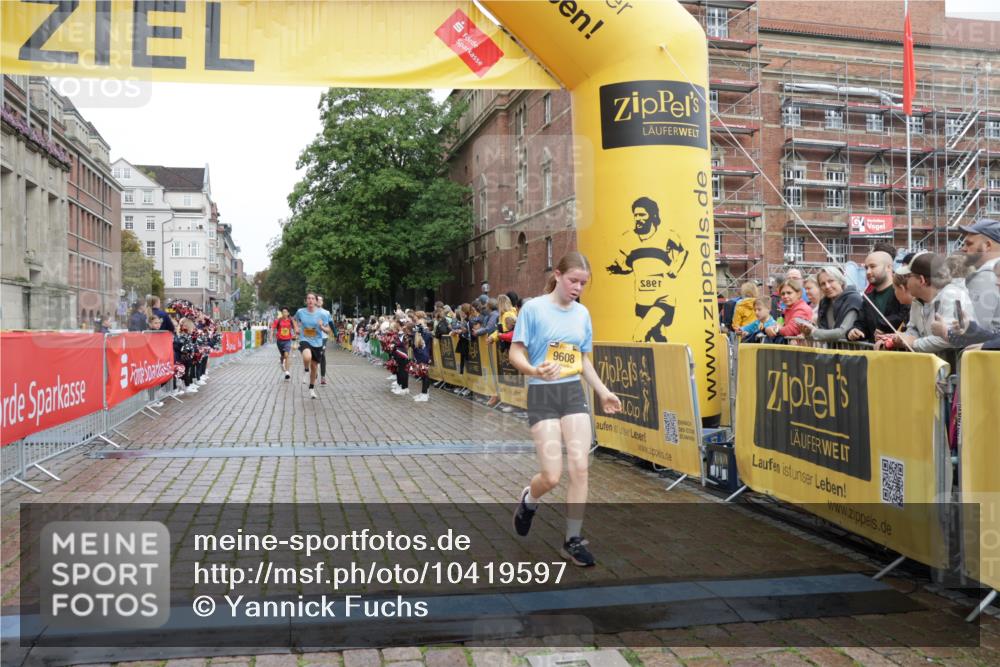 13.09.2026 - Kiel Lauf Yannick Fuchs http://msf.ph/oto/10419597 13.09.2026 09:41:12 Ziel 1593, 1966, 3883, 4137, 9608, 10299, 10974, 420, 1630, 1787, 3552, 5039, 6299, 6563, 7131, 7730, 8389, 8493, 8636, 9578, 9726, 10202, 10353, 11792, 12225, 1671, 4068, 4315, 9110, 11106, 11645, 11983, 12166, 1081, 2847, 3552, 6563, 7131, 7239, 7730, 11750 meine-sportfotos.de