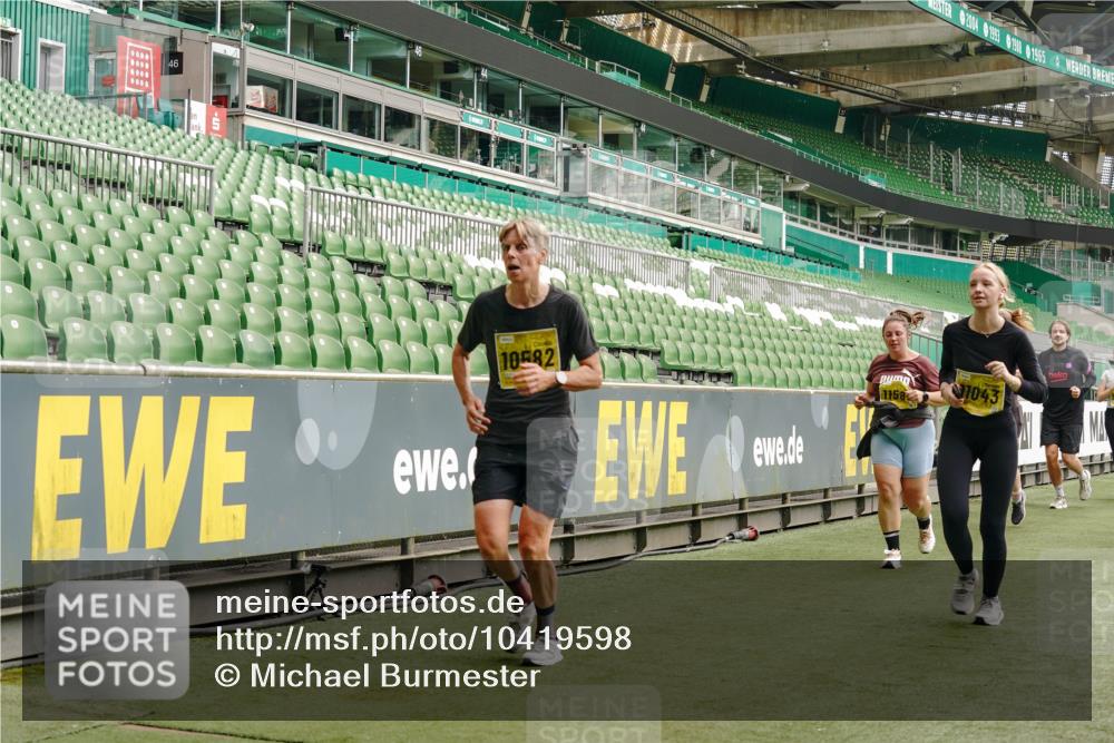 13.09.2026 - 21. swb-Marathon Bremen Michael Burmester http://msf.ph/oto/10419598 13.09.2026 10:43:42 Laufen im Stadion 10002, 10004, 10005, 10148, 10176, 10271, 10295, 10303, 10325, 10330, 10335, 10361, 10362, 10402, 10459, 10474, 10490, 10491, 10513, 10557, 10572, 10605, 10606, 10629, 10665, 10752, 10756, 10773, 10779, 10784, 10805, 10854, 10880, 10882, 10899, 10900, 10997, 10999, 11026, 11027, 11041, 11078, 11090, 11097, 11098, 11140, 11173, 11192, 11217, 11233, 11264, 11274, 11307, 11333, 11337, 11355, 11385, 11408, 11448, 11456, 11461, 11482, 11943, 12334 meine-sportfotos.de