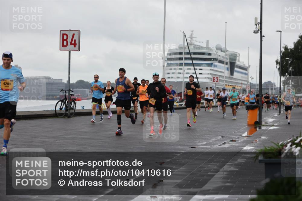 13.09.2026 - Kiel Lauf Andreas Tolksdorf http://msf.ph/oto/10419616 13.09.2026 10:57:27 Kiellinie 4280, 4, 2809, 1418, 12521, 3 meine-sportfotos.de