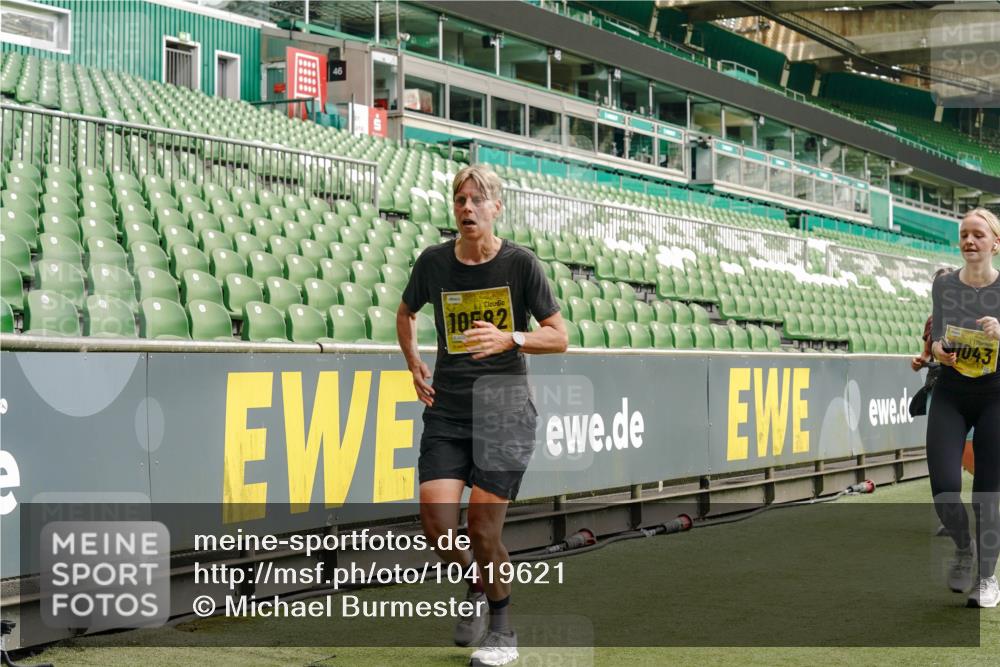 13.09.2026 - 21. swb-Marathon Bremen Michael Burmester http://msf.ph/oto/10419621 13.09.2026 10:43:42 Laufen im Stadion 10002, 10004, 10005, 10148, 10176, 10271, 10295, 10303, 10325, 10330, 10335, 10361, 10362, 10402, 10459, 10474, 10490, 10491, 10513, 10557, 10572, 10605, 10606, 10629, 10665, 10752, 10756, 10773, 10779, 10784, 10805, 10854, 10880, 10882, 10899, 10900, 10997, 10999, 11026, 11027, 11041, 11078, 11090, 11097, 11098, 11140, 11173, 11192, 11217, 11233, 11264, 11274, 11307, 11333, 11337, 11355, 11385, 11408, 11448, 11456, 11461, 11482, 11943, 12334 meine-sportfotos.de