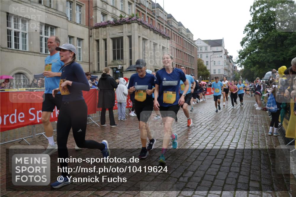 13.09.2026 - Kiel Lauf Yannick Fuchs http://msf.ph/oto/10419624 13.09.2026 10:51:51 Ziel 201, 826, 1231, 1568, 1591, 1600, 2404, 2468, 2470, 2566, 2783, 3013, 3956, 4084, 4175, 4476, 4887, 5157, 5174, 5317, 5866, 6287, 6349, 6367, 7204, 7740, 8108, 8197, 8413, 9265, 10166, 10241, 10345, 10689, 11332, 11551, 12135, 12387, 12755, 101, 201, 238, 240, 251, 310, 680, 901, 1754, 1804, 1890, 2035, 2393, 2468, 2519, 2690, 2803, 3013, 3029, 3440, 3751, 3879, 4040, 4084, 4205, 4613, 4619, 4646, 4939, 5441, 5735, 6177, 6663, 6865, 6928, 7043, 7914, 8373, 9030, 23, 238 meine-sportfotos.de