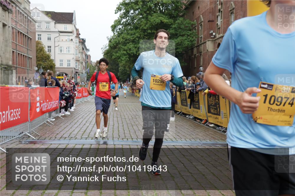 13.09.2026 - Kiel Lauf Yannick Fuchs http://msf.ph/oto/10419643 13.09.2026 09:41:15 Ziel 1593, 1671, 1966, 4137, 9608, 10299, 10974, 11983, 420, 1630, 1787, 3883, 5039, 6299, 8389, 8493, 8636, 9578, 9726, 10202, 10353, 11792, 12225, 4068, 4315, 9110, 9771, 11106, 11645, 12166, 420, 3552, 6563, 7131, 7730, 10353, 11750, 12225 meine-sportfotos.de