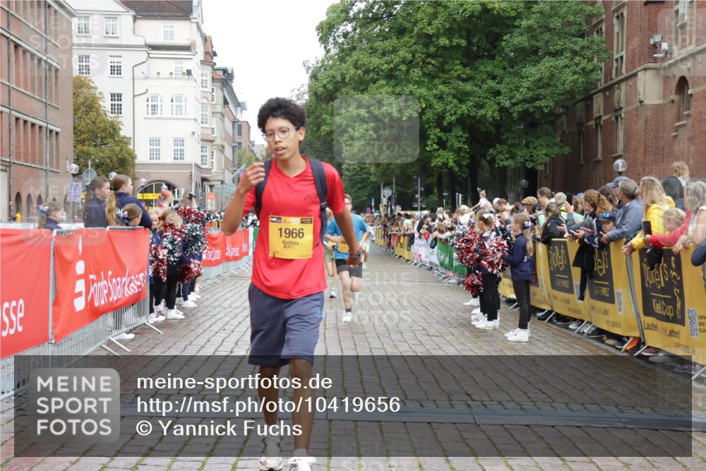 13.09.2026 - Kiel Lauf Yannick Fuchs http://msf.ph/oto/10419656 13.09.2026 09:41:16 Ziel 1593, 1671, 1966, 4137, 9608, 10299, 10974, 11983, 420, 1630, 1787, 3883, 4137, 5039, 6299, 8389, 8493, 8636, 9578, 9726, 10202, 10353, 11792, 12225, 4068, 4315, 9110, 9771, 11106, 11645, 12166, 420, 3552, 6563, 7131, 7730, 10353, 11750, 12225 meine-sportfotos.de