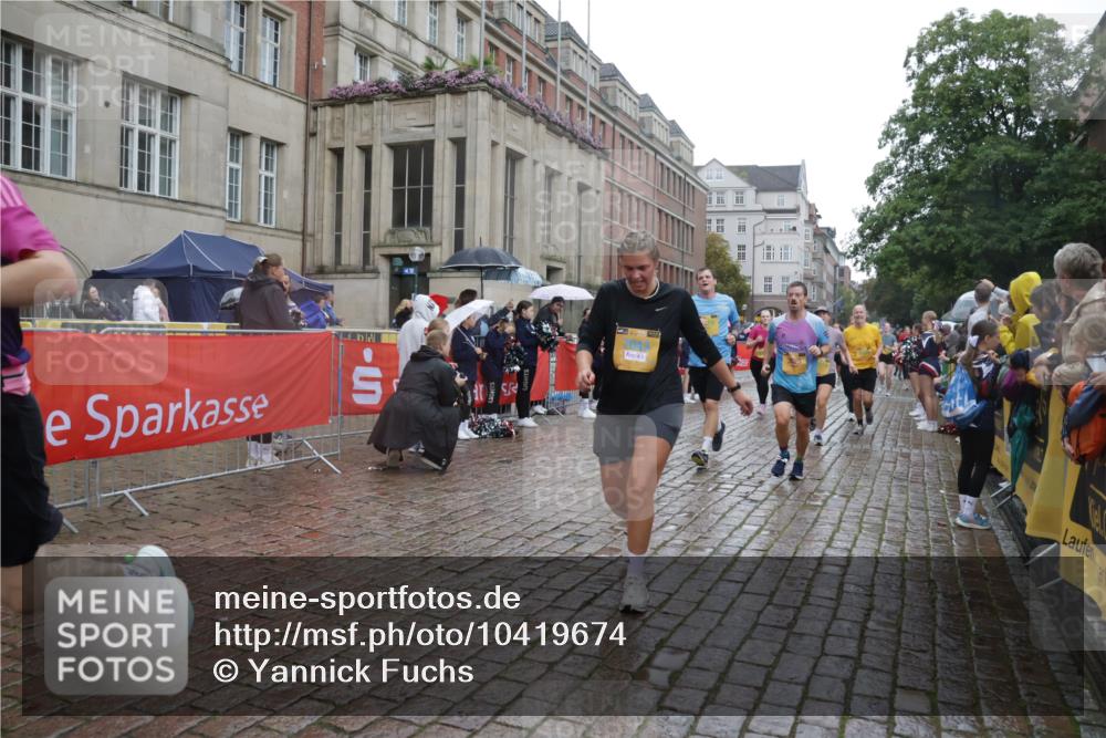 13.09.2026 - Kiel Lauf Yannick Fuchs http://msf.ph/oto/10419674 13.09.2026 10:51:58 Ziel 23, 171, 825, 826, 1364, 1365, 1591, 1600, 2404, 2484, 2806, 3644, 3956, 4175, 4385, 4476, 5157, 5317, 5866, 5994, 6287, 6349, 6714, 7338, 8108, 8292, 8319, 8413, 9267, 10071, 10166, 10241, 10598, 10637, 10689, 11380, 11500, 101, 201, 240, 310, 826, 1231, 1568, 1754, 1804, 1890, 2035, 2393, 2468, 2470, 2519, 2566, 2690, 2783, 2803, 3013, 3029, 3440, 3751, 3879, 4040, 4084, 4613, 4619, 4646, 4887, 4939, 5174, 5441, 5735, 6177, 6367, 6928, 7043, 7914, 8373, 9030, 238 meine-sportfotos.de