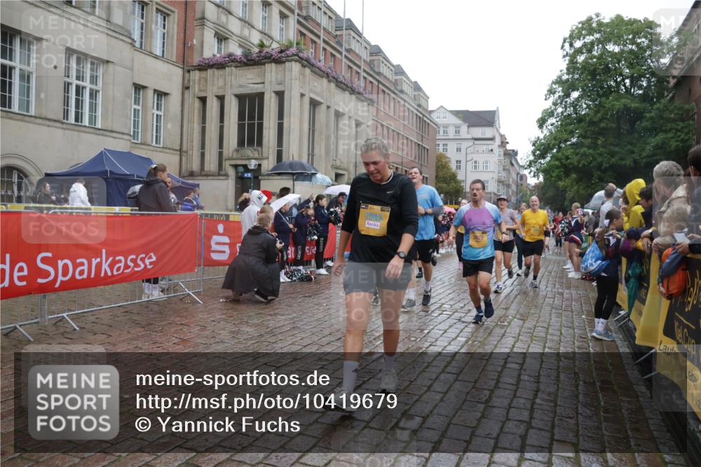 13.09.2026 - Kiel Lauf Yannick Fuchs http://msf.ph/oto/10419679 13.09.2026 10:51:58 Ziel 23, 171, 825, 826, 1364, 1365, 1591, 1600, 2404, 2484, 2806, 3644, 3956, 4175, 4385, 4476, 5157, 5317, 5866, 5994, 6287, 6349, 6714, 7338, 8108, 8292, 8319, 8413, 9267, 10071, 10166, 10241, 10598, 10637, 10689, 11380, 11500, 101, 201, 240, 310, 826, 1231, 1568, 1754, 1804, 1890, 2035, 2393, 2468, 2470, 2519, 2566, 2690, 2783, 2803, 3013, 3029, 3440, 3751, 3879, 4040, 4084, 4613, 4619, 4646, 4887, 4939, 5174, 5441, 5735, 6177, 6367, 6928, 7043, 7914, 8373, 9030, 238 meine-sportfotos.de