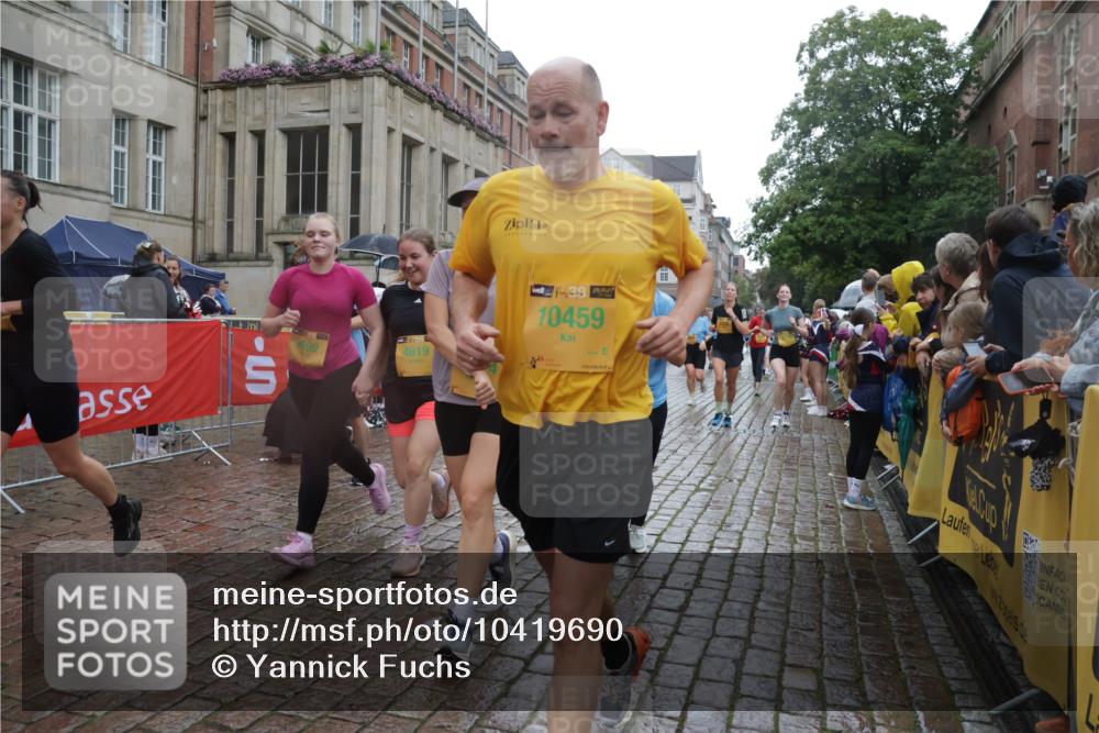 13.09.2026 - Kiel Lauf Yannick Fuchs http://msf.ph/oto/10419690 13.09.2026 10:52:01 Ziel 23, 171, 825, 1364, 1365, 1591, 2404, 2484, 2806, 3529, 3644, 4385, 4476, 5157, 5317, 5994, 6349, 6714, 7338, 7447, 7464, 8292, 8319, 8413, 9221, 9267, 10071, 10166, 10241, 10598, 10637, 10689, 10992, 11308, 11380, 11500, 101, 201, 310, 826, 1231, 1568, 1600, 1754, 1804, 1890, 2035, 2393, 2404, 2468, 2470, 2519, 2566, 2690, 2783, 3013, 3440, 3956, 4040, 4084, 4175, 4476, 4613, 4619, 4646, 4887, 4939, 5174, 5441, 5735, 6177, 6367, 6928, 7914, 8373, 9030 meine-sportfotos.de