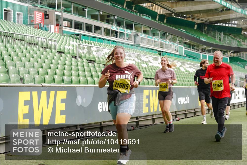 13.09.2026 - 21. swb-Marathon Bremen Michael Burmester http://msf.ph/oto/10419691 13.09.2026 10:43:45 Laufen im Stadion 10002, 10004, 10005, 10176, 10191, 10271, 10295, 10303, 10325, 10330, 10335, 10361, 10362, 10402, 10459, 10474, 10490, 10491, 10513, 10557, 10572, 10605, 10606, 10629, 10665, 10752, 10756, 10773, 10779, 10784, 10805, 10854, 10880, 10882, 10899, 10900, 10997, 10999, 11026, 11027, 11041, 11078, 11140, 11173, 11192, 11217, 11233, 11264, 11274, 11307, 11333, 11337, 11355, 11385, 11408, 11448, 11456, 11461, 11482, 11629, 11943, 12334 meine-sportfotos.de