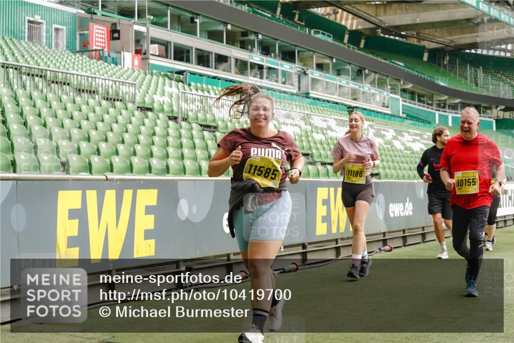 13.09.2026 - 21. swb-Marathon Bremen Michael Burmester http://msf.ph/oto/10419700 13.09.2026 10:43:45 Laufen im Stadion 10002, 10004, 10005, 10176, 10191, 10271, 10295, 10303, 10325, 10330, 10335, 10361, 10362, 10402, 10459, 10474, 10490, 10491, 10513, 10557, 10572, 10605, 10606, 10629, 10665, 10752, 10756, 10773, 10779, 10784, 10805, 10854, 10880, 10882, 10899, 10900, 10997, 10999, 11026, 11027, 11041, 11078, 11140, 11173, 11192, 11217, 11233, 11264, 11274, 11307, 11333, 11337, 11355, 11385, 11408, 11448, 11456, 11461, 11482, 11629, 11943, 12334 meine-sportfotos.de