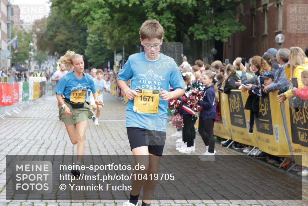 13.09.2026 - Kiel Lauf Yannick Fuchs http://msf.ph/oto/10419705 13.09.2026 09:41:19 Ziel 1671, 1966, 9110, 9608, 10299, 10974, 11645, 11983, 12166, 1593, 1630, 1787, 3883, 4137, 5039, 6299, 8389, 8493, 8636, 9578, 9726, 10202, 11792, 4068, 4315, 6649, 9771, 11106, 420, 3552, 6563, 7131, 7730, 10353, 11792, 12225 meine-sportfotos.de