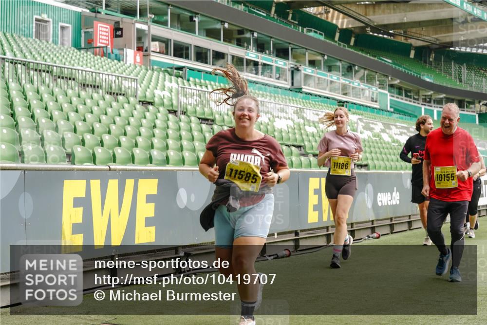 13.09.2026 - 21. swb-Marathon Bremen Michael Burmester http://msf.ph/oto/10419707 13.09.2026 10:43:45 Laufen im Stadion 10002, 10004, 10005, 10176, 10191, 10271, 10295, 10303, 10325, 10330, 10335, 10361, 10362, 10402, 10459, 10474, 10490, 10491, 10513, 10557, 10572, 10605, 10606, 10629, 10665, 10752, 10756, 10773, 10779, 10784, 10805, 10854, 10880, 10882, 10899, 10900, 10997, 10999, 11026, 11027, 11041, 11078, 11140, 11173, 11192, 11217, 11233, 11264, 11274, 11307, 11333, 11337, 11355, 11385, 11408, 11448, 11456, 11461, 11482, 11629, 11943, 12334 meine-sportfotos.de