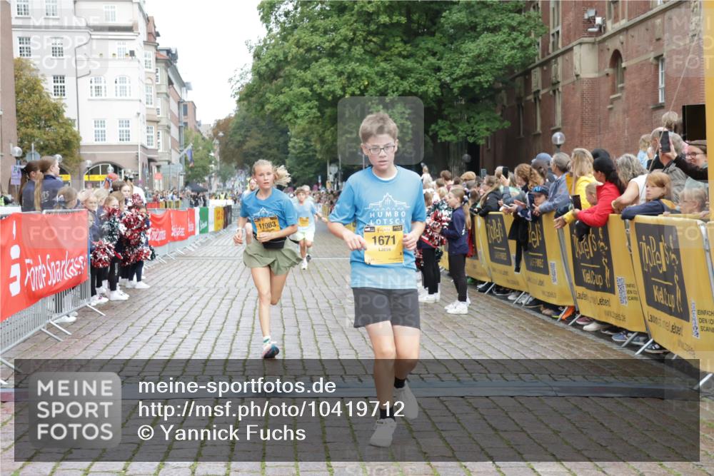 13.09.2026 - Kiel Lauf Yannick Fuchs http://msf.ph/oto/10419712 13.09.2026 09:41:19 Ziel 1671, 1966, 9110, 9608, 10299, 10974, 11645, 11983, 12166, 1593, 1630, 1787, 3883, 4137, 5039, 6299, 8389, 8493, 8636, 9578, 9726, 10202, 11792, 4068, 4315, 6649, 9771, 11106, 420, 3552, 6563, 7131, 7730, 10353, 11792, 12225 meine-sportfotos.de
