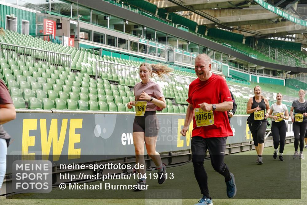 13.09.2026 - 21. swb-Marathon Bremen Michael Burmester http://msf.ph/oto/10419713 13.09.2026 10:43:46 Laufen im Stadion 10002, 10004, 10005, 10176, 10191, 10192, 10271, 10295, 10303, 10325, 10330, 10335, 10361, 10362, 10402, 10459, 10474, 10491, 10513, 10557, 10572, 10605, 10606, 10629, 10665, 10752, 10756, 10773, 10779, 10784, 10805, 10854, 10880, 10882, 10899, 10900, 10997, 10999, 11026, 11027, 11041, 11078, 11140, 11173, 11192, 11217, 11233, 11264, 11274, 11307, 11333, 11337, 11355, 11385, 11408, 11448, 11456, 11461, 11482, 11629, 11943, 12334 meine-sportfotos.de