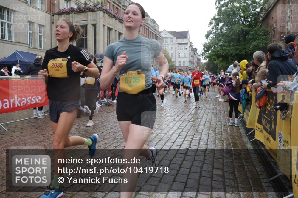 13.09.2026 - Kiel Lauf Yannick Fuchs http://msf.ph/oto/10419718 13.09.2026 10:52:03 Ziel 23, 171, 825, 1364, 1365, 1591, 1869, 2484, 2806, 3529, 3644, 4385, 4977, 5157, 5317, 5321, 5994, 6349, 6714, 7338, 7447, 7464, 7647, 8292, 8319, 8413, 9221, 9267, 10071, 10166, 10598, 10637, 10689, 10802, 10992, 11308, 11380, 11500, 101, 201, 310, 826, 1231, 1568, 1591, 1600, 1754, 1804, 1890, 2035, 2393, 2404, 2468, 2470, 2519, 2566, 2690, 2783, 3013, 3440, 3956, 4084, 4175, 4476, 4613, 4646, 4887, 4939, 5174, 5441, 5735, 6177, 6367, 6928, 8373 meine-sportfotos.de