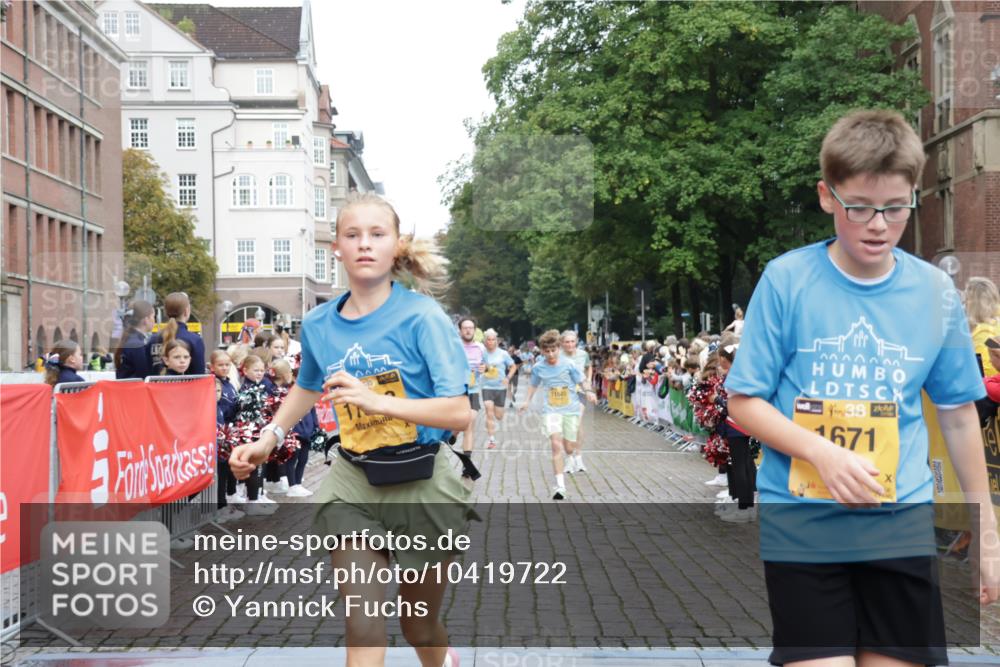 13.09.2026 - Kiel Lauf Yannick Fuchs http://msf.ph/oto/10419722 13.09.2026 09:41:21 Ziel 1671, 1966, 4068, 9110, 10299, 10974, 11645, 11983, 12166, 1593, 1630, 1787, 3883, 4137, 5039, 6299, 8389, 8493, 8636, 9578, 9608, 9726, 10202, 4315, 4704, 6649, 8588, 9771, 11106, 420, 3552, 10353, 11792, 12225 meine-sportfotos.de