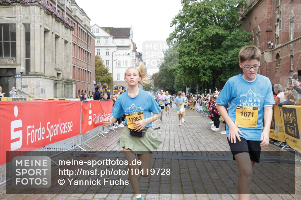 13.09.2026 - Kiel Lauf Yannick Fuchs http://msf.ph/oto/10419728 13.09.2026 09:41:21 Ziel 1671, 1966, 4068, 9110, 10299, 10974, 11645, 11983, 12166, 1593, 1630, 1787, 3883, 4137, 5039, 6299, 8389, 8493, 8636, 9578, 9608, 9726, 10202, 4315, 4704, 6649, 8588, 9771, 11106, 420, 3552, 10353, 11792, 12225 meine-sportfotos.de