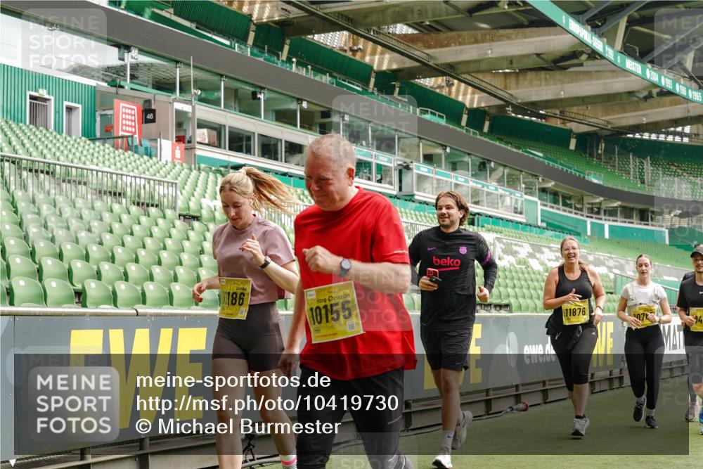 13.09.2026 - 21. swb-Marathon Bremen Michael Burmester http://msf.ph/oto/10419730 13.09.2026 10:43:47 Laufen im Stadion 10002, 10004, 10005, 10176, 10191, 10192, 10271, 10295, 10303, 10325, 10330, 10335, 10361, 10362, 10402, 10459, 10474, 10491, 10513, 10557, 10572, 10605, 10606, 10629, 10665, 10752, 10756, 10773, 10779, 10784, 10805, 10854, 10880, 10882, 10899, 10900, 10997, 10999, 11026, 11027, 11041, 11078, 11140, 11173, 11217, 11233, 11264, 11274, 11307, 11333, 11337, 11355, 11385, 11408, 11448, 11456, 11461, 11482, 11629, 11943, 12334 meine-sportfotos.de