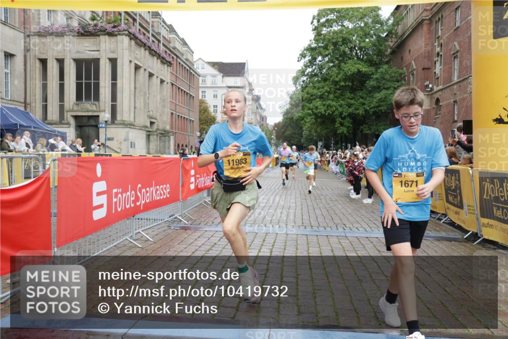 13.09.2026 - Kiel Lauf Yannick Fuchs http://msf.ph/oto/10419732 13.09.2026 09:41:21 Ziel 1671, 1966, 4068, 9110, 10299, 10974, 11645, 11983, 12166, 1593, 1630, 1787, 3883, 4137, 5039, 6299, 8389, 8493, 8636, 9578, 9608, 9726, 10202, 4315, 4704, 6649, 8588, 9771, 11106, 420, 3552, 10353, 11792, 12225 meine-sportfotos.de