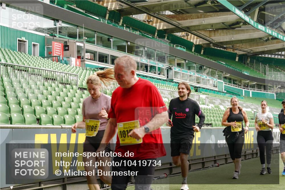13.09.2026 - 21. swb-Marathon Bremen Michael Burmester http://msf.ph/oto/10419734 13.09.2026 10:43:47 Laufen im Stadion 10002, 10004, 10005, 10176, 10191, 10192, 10271, 10295, 10303, 10325, 10330, 10335, 10361, 10362, 10402, 10459, 10474, 10491, 10513, 10557, 10572, 10605, 10606, 10629, 10665, 10752, 10756, 10773, 10779, 10784, 10805, 10854, 10880, 10882, 10899, 10900, 10997, 10999, 11026, 11027, 11041, 11078, 11140, 11173, 11217, 11233, 11264, 11274, 11307, 11333, 11337, 11355, 11385, 11408, 11448, 11456, 11461, 11482, 11629, 11943, 12334 meine-sportfotos.de