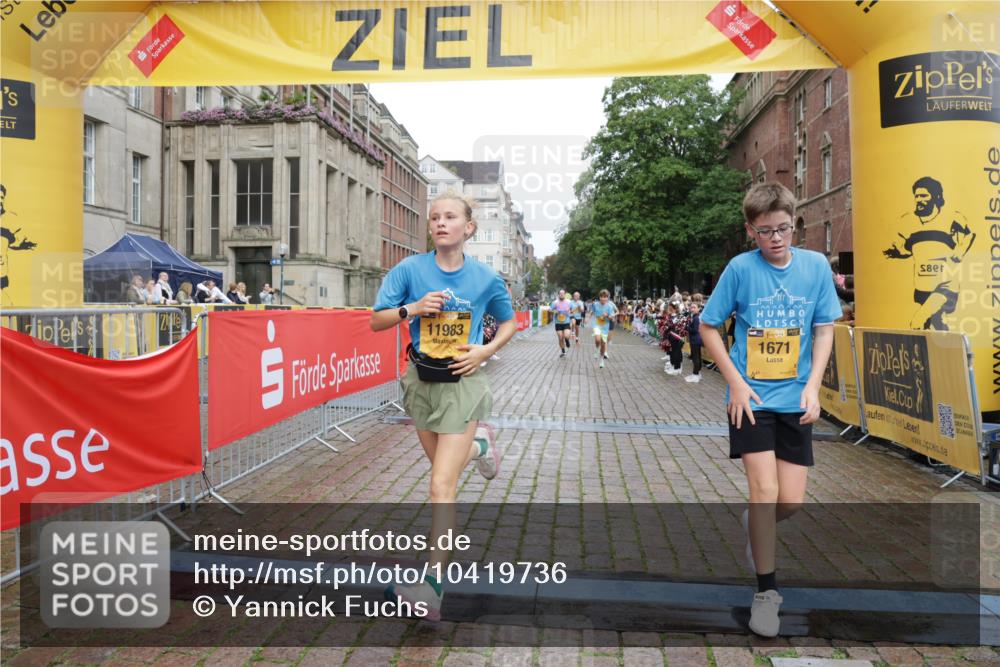 13.09.2026 - Kiel Lauf Yannick Fuchs http://msf.ph/oto/10419736 13.09.2026 09:41:21 Ziel 1671, 1966, 4068, 9110, 10299, 10974, 11645, 11983, 12166, 1593, 1630, 1787, 3883, 4137, 5039, 6299, 8389, 8493, 8636, 9578, 9608, 9726, 10202, 4315, 4704, 6649, 8588, 9771, 11106, 420, 3552, 10353, 11792, 12225 meine-sportfotos.de