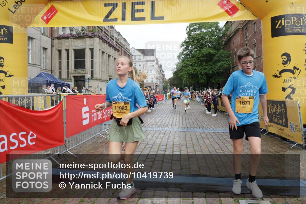13.09.2026 - Kiel Lauf Yannick Fuchs http://msf.ph/oto/10419739 13.09.2026 09:41:21 Ziel 1671, 1966, 4068, 9110, 10299, 10974, 11645, 11983, 12166, 1593, 1630, 1787, 3883, 4137, 5039, 6299, 8389, 8493, 8636, 9578, 9608, 9726, 10202, 4315, 4704, 6649, 8588, 9771, 11106, 420, 3552, 10353, 11792, 12225 meine-sportfotos.de