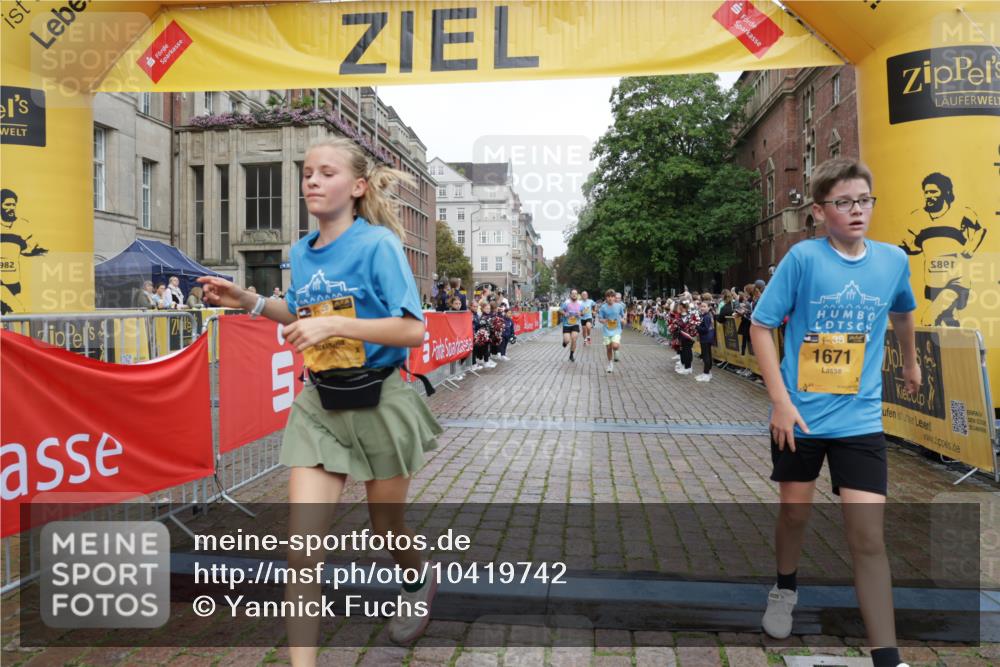 13.09.2026 - Kiel Lauf Yannick Fuchs http://msf.ph/oto/10419742 13.09.2026 09:41:21 Ziel 1671, 1966, 4068, 9110, 10299, 10974, 11645, 11983, 12166, 1593, 1630, 1787, 3883, 4137, 5039, 6299, 8389, 8493, 8636, 9578, 9608, 9726, 10202, 4315, 4704, 6649, 8588, 9771, 11106, 420, 3552, 10353, 11792, 12225 meine-sportfotos.de