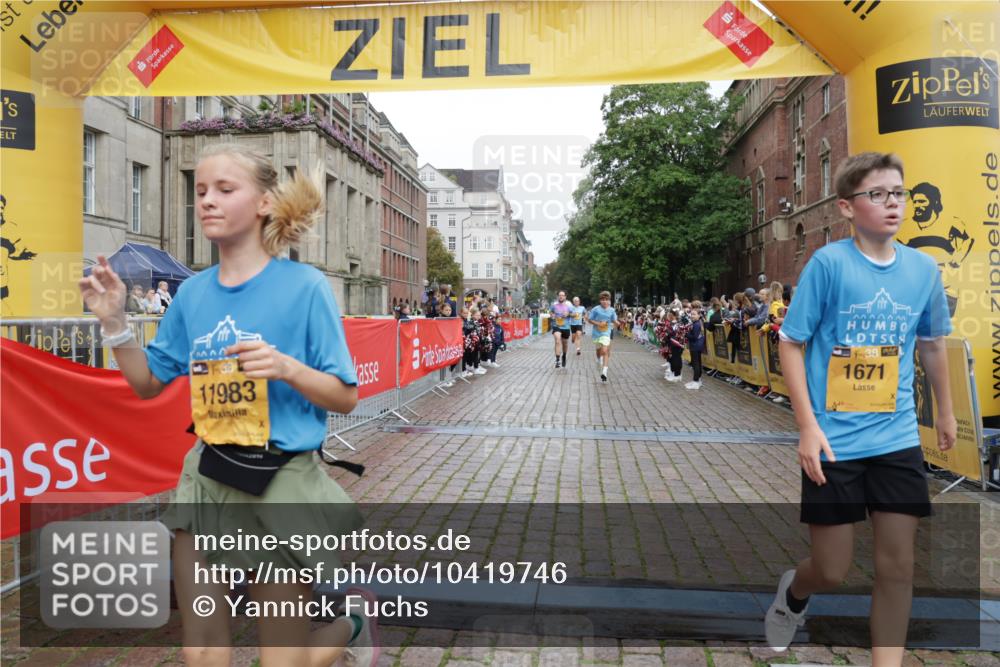 13.09.2026 - Kiel Lauf Yannick Fuchs http://msf.ph/oto/10419746 13.09.2026 09:41:22 Ziel 1671, 1966, 4068, 9110, 10299, 10974, 11645, 11983, 12166, 1593, 1630, 1787, 3883, 4137, 5039, 6299, 8389, 8493, 8636, 9578, 9608, 9726, 10202, 10974, 3175, 4315, 4704, 6649, 6687, 8588, 9771, 11106, 420, 9578, 10353, 11792, 12225 meine-sportfotos.de