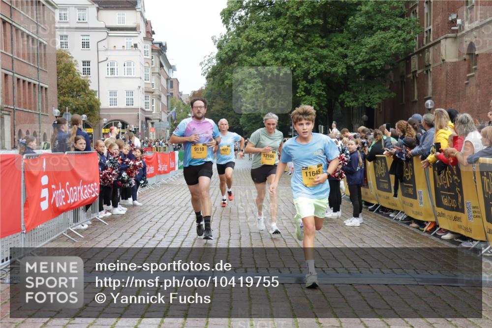 13.09.2026 - Kiel Lauf Yannick Fuchs http://msf.ph/oto/10419755 13.09.2026 09:41:23 Ziel 1671, 1966, 4068, 9110, 10299, 11645, 11983, 12166, 1593, 1630, 1787, 3883, 4137, 5039, 6299, 8389, 8493, 8636, 9578, 9608, 9726, 10202, 10299, 10974, 3175, 4315, 4704, 6649, 6687, 8588, 9224, 9771, 11106, 11907, 420, 1630, 9578, 10353, 11792, 12225 meine-sportfotos.de