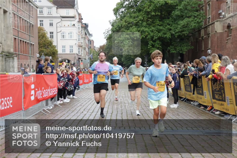 13.09.2026 - Kiel Lauf Yannick Fuchs http://msf.ph/oto/10419757 13.09.2026 09:41:23 Ziel 1671, 1966, 4068, 9110, 10299, 11645, 11983, 12166, 1593, 1630, 1787, 3883, 4137, 5039, 6299, 8389, 8493, 8636, 9578, 9608, 9726, 10202, 10299, 10974, 3175, 4315, 4704, 6649, 6687, 8588, 9224, 9771, 11106, 11907, 420, 1630, 9578, 10353, 11792, 12225 meine-sportfotos.de