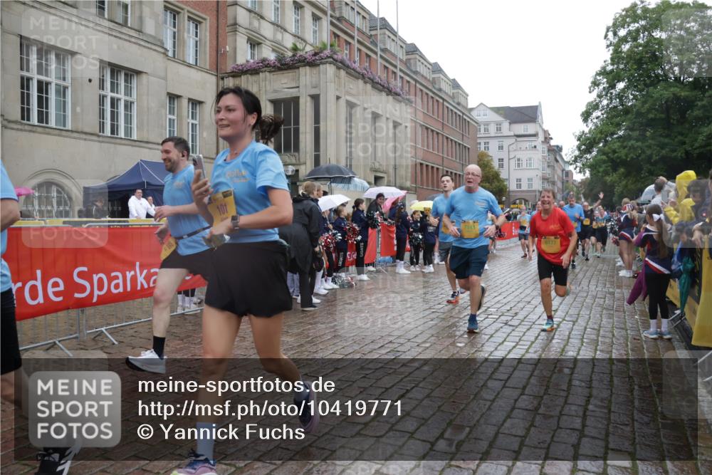 13.09.2026 - Kiel Lauf Yannick Fuchs http://msf.ph/oto/10419771 13.09.2026 10:52:09 Ziel 171, 1027, 1364, 1365, 1811, 1869, 2438, 2484, 2806, 2991, 3280, 3435, 3529, 3644, 3881, 4008, 4385, 4577, 4957, 4977, 5321, 5359, 5994, 6069, 6872, 7053, 7447, 7464, 7647, 8051, 8292, 8898, 9221, 9267, 9624, 9894, 10071, 10540, 10598, 10637, 10755, 10802, 10811, 10992, 11308, 11380, 11915, 12536, 23, 101, 201, 310, 825, 826, 1231, 1568, 1591, 1600, 1754, 1890, 2393, 2404, 2468, 2470, 2566, 2783, 3013, 3440, 3644, 3956, 4084, 4175, 4476, 4613, 4887, 5174, 5441, 6177, 6367 meine-sportfotos.de