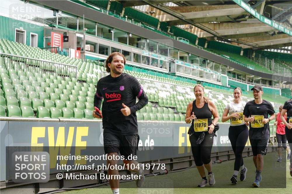 13.09.2026 - 21. swb-Marathon Bremen Michael Burmester http://msf.ph/oto/10419778 13.09.2026 10:43:49 Laufen im Stadion 10002, 10004, 10005, 10176, 10191, 10192, 10271, 10295, 10303, 10325, 10330, 10335, 10361, 10362, 10402, 10459, 10474, 10491, 10513, 10557, 10572, 10605, 10606, 10629, 10665, 10752, 10756, 10773, 10779, 10784, 10805, 10880, 10882, 10899, 10900, 10997, 10999, 11026, 11041, 11078, 11140, 11173, 11217, 11233, 11264, 11274, 11307, 11333, 11337, 11355, 11385, 11408, 11448, 11456, 11461, 11482, 11629, 11943, 12311, 12334 meine-sportfotos.de