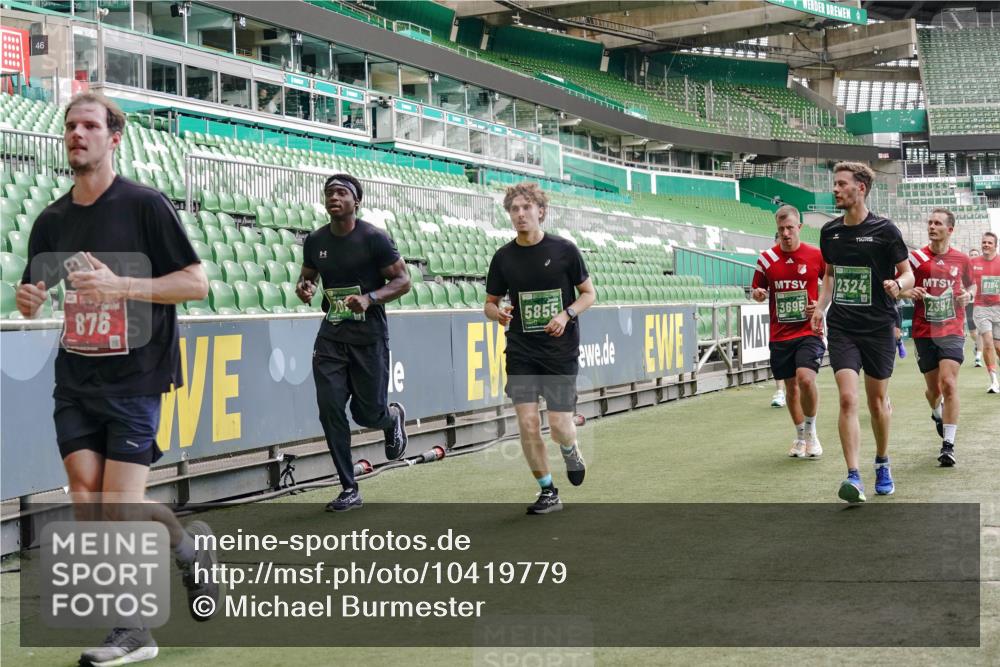 13.09.2026 - 21. swb-Marathon Bremen Michael Burmester http://msf.ph/oto/10419779 13.09.2026 12:58:27 Laufen im Stadion 141, 148, 191, 226, 334, 511, 672, 776, 789, 790, 909, 972, 1010, 1119, 1191, 1199, 1254, 1281, 1535, 1642, 1647, 1752, 1809, 1881, 1900, 1931, 1933, 2046, 2051, 2075, 2210, 2324, 2343, 2367, 2371, 2397, 2402, 2423, 2425, 2493, 2577, 2771, 2807, 2827, 2885, 2903, 2904, 2979, 3021, 3051, 3098, 3120, 3138, 3148, 3182, 3186, 3233, 3319, 3338, 3435, 3450, 3516, 3534, 3560, 3634, 3655, 3685, 3690, 3695, 3760, 3866, 3933, 3934, 3939, 4101, 4316, 4319, 205 meine-sportfotos.de