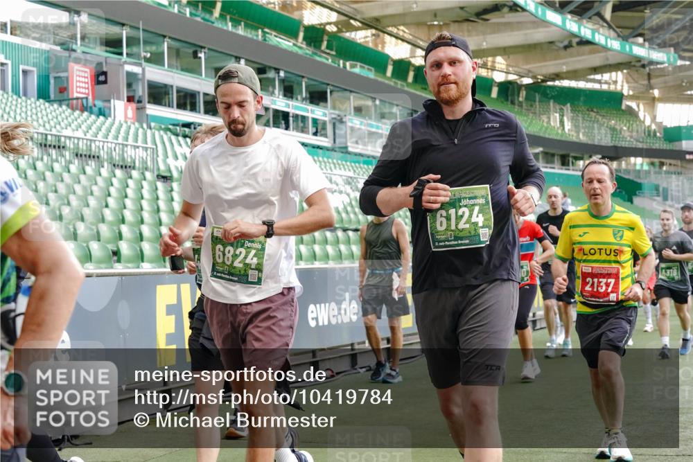 13.09.2026 - 21. swb-Marathon Bremen Michael Burmester http://msf.ph/oto/10419784 13.09.2026 13:21:13 Laufen im Stadion 128, 258, 351, 423, 441, 464, 601, 620, 704, 782, 851, 1060, 1066, 1094, 1129, 1158, 1177, 1316, 1344, 1409, 1417, 1439, 1446, 1518, 1676, 1697, 1729, 1756, 1808, 1815, 1846, 2010, 2028, 2064, 2139, 2201, 2258, 2278, 2349, 2394, 2395, 2414, 2417, 2437, 2501, 2519, 2533, 2551, 2588, 2652, 2694, 2695, 2736, 2756, 2793, 2828, 2886, 2954, 2995, 3004, 3010, 3017, 3018, 3022, 3034, 3035, 3036, 3037, 3059, 3070, 3074, 3102, 3139, 3144, 3225, 3264, 3310 meine-sportfotos.de