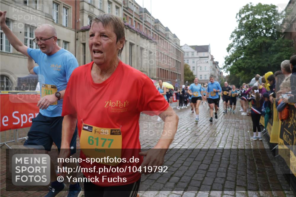 13.09.2026 - Kiel Lauf Yannick Fuchs http://msf.ph/oto/10419792 13.09.2026 10:52:11 Ziel 777, 1027, 1364, 1365, 1811, 1869, 2438, 2484, 2806, 2991, 3280, 3435, 3529, 3881, 4008, 4577, 4957, 4977, 5321, 5359, 5994, 6069, 6110, 6113, 6872, 7053, 7447, 7464, 7647, 8051, 8292, 8326, 8898, 9221, 9624, 9894, 10071, 10540, 10755, 10802, 10811, 10992, 11308, 11380, 11915, 12536, 23, 171, 201, 310, 825, 826, 1231, 1568, 1591, 1600, 1754, 2393, 2404, 2468, 2470, 2566, 2783, 2806, 3013, 3644, 3956, 4084, 4175, 4385, 4476, 4887, 5174, 6177, 6367, 1754, 8625 meine-sportfotos.de