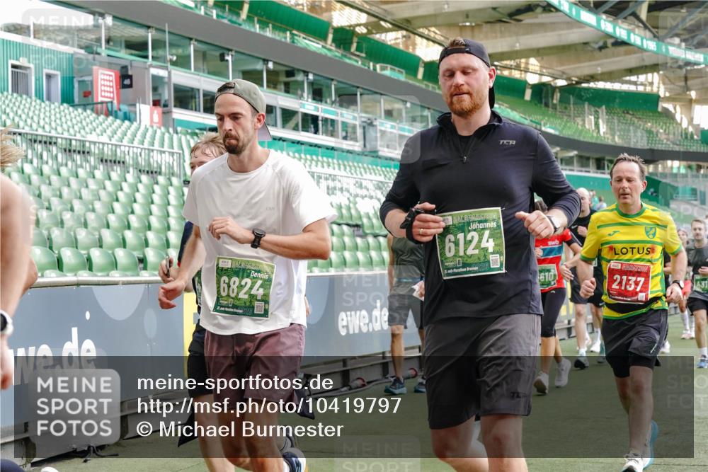 13.09.2026 - 21. swb-Marathon Bremen Michael Burmester http://msf.ph/oto/10419797 13.09.2026 13:21:13 Laufen im Stadion 128, 258, 351, 423, 441, 464, 601, 620, 704, 782, 851, 1060, 1066, 1094, 1129, 1158, 1177, 1316, 1344, 1409, 1417, 1439, 1446, 1518, 1676, 1697, 1729, 1756, 1808, 1815, 1846, 2010, 2028, 2064, 2139, 2201, 2258, 2278, 2349, 2394, 2395, 2414, 2417, 2437, 2501, 2519, 2533, 2551, 2588, 2652, 2694, 2695, 2736, 2756, 2793, 2828, 2886, 2954, 2995, 3004, 3010, 3017, 3018, 3022, 3034, 3035, 3036, 3037, 3059, 3070, 3074, 3102, 3139, 3144, 3225, 3264, 3310 meine-sportfotos.de