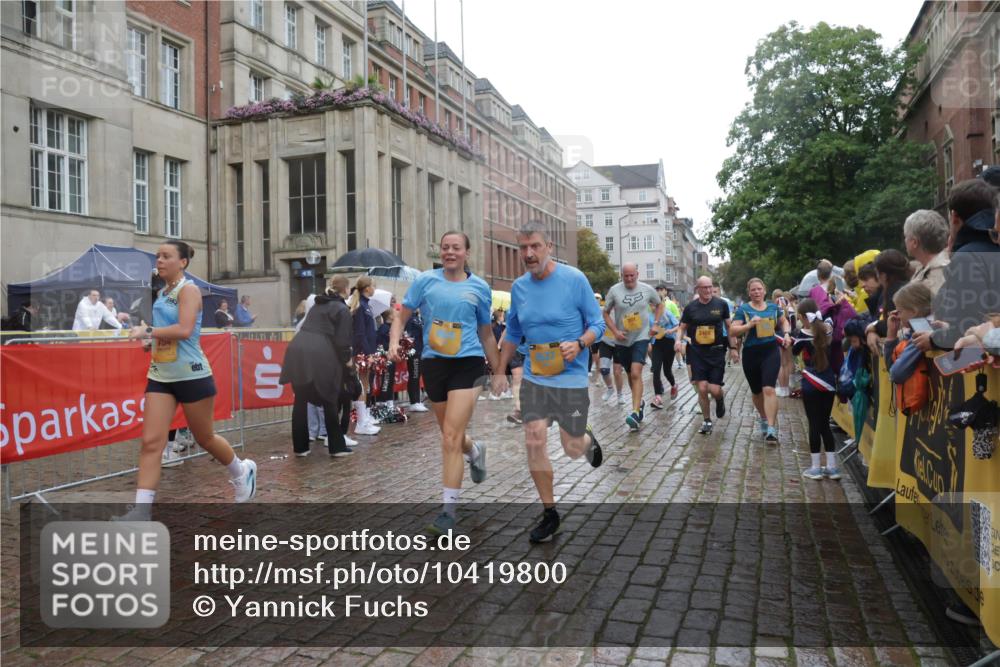 13.09.2026 - Kiel Lauf Yannick Fuchs http://msf.ph/oto/10419800 13.09.2026 10:52:12 Ziel 777, 1027, 1364, 1365, 1811, 1869, 2438, 2484, 2991, 3280, 3435, 3529, 3881, 4008, 4577, 4957, 4977, 5321, 5359, 6069, 6110, 6113, 6872, 7053, 7447, 7464, 7647, 8051, 8292, 8326, 8898, 9221, 9624, 9894, 10540, 10755, 10802, 10811, 10992, 11308, 11915, 12536, 23, 171, 201, 310, 825, 826, 1231, 1364, 1365, 1568, 1591, 1600, 1754, 2393, 2404, 2468, 2470, 2484, 2566, 2783, 2806, 3013, 3644, 3956, 4084, 4175, 4385, 4476, 4887, 5174, 6367, 310, 1754, 8625 meine-sportfotos.de