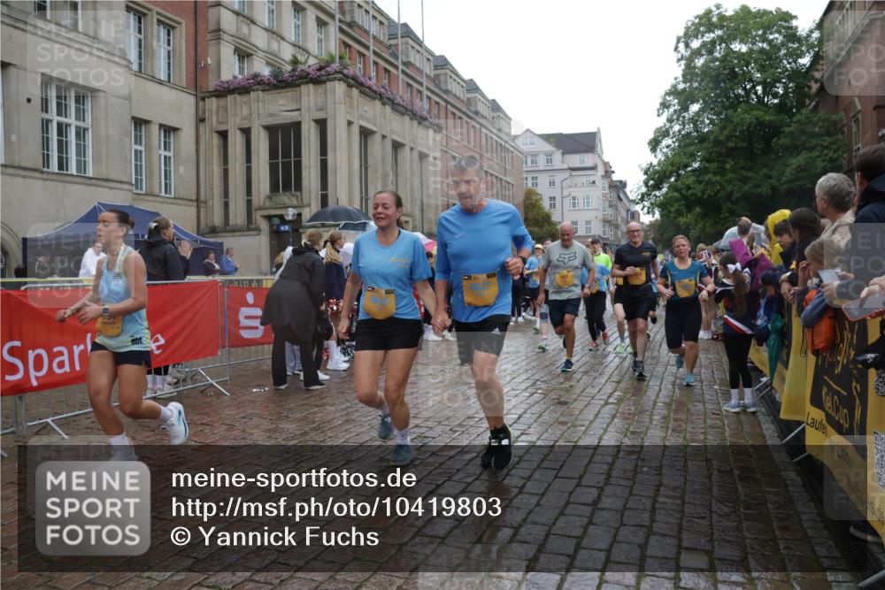 13.09.2026 - Kiel Lauf Yannick Fuchs http://msf.ph/oto/10419803 13.09.2026 10:52:13 Ziel 777, 1027, 1811, 1869, 2438, 2544, 2991, 3280, 3435, 3529, 3881, 4008, 4577, 4957, 4977, 5321, 5359, 6069, 6110, 6113, 6872, 7053, 7447, 7464, 7647, 8051, 8292, 8326, 8898, 9221, 9624, 9894, 10035, 10540, 10755, 10802, 10811, 10992, 11308, 11915, 12536, 23, 171, 201, 310, 825, 826, 1231, 1364, 1365, 1568, 1591, 1600, 1754, 2404, 2468, 2470, 2484, 2566, 2783, 2806, 3013, 3644, 3956, 4084, 4175, 4385, 4476, 4887, 5174, 6367, 201, 310, 1754, 8625 meine-sportfotos.de