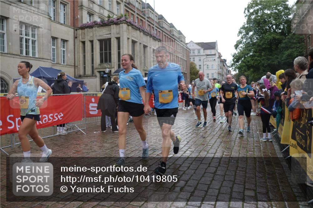13.09.2026 - Kiel Lauf Yannick Fuchs http://msf.ph/oto/10419805 13.09.2026 10:52:13 Ziel 777, 1027, 1811, 1869, 2438, 2544, 2991, 3280, 3435, 3529, 3881, 4008, 4577, 4957, 4977, 5321, 5359, 6069, 6110, 6113, 6872, 7053, 7447, 7464, 7647, 8051, 8292, 8326, 8898, 9221, 9624, 9894, 10035, 10540, 10755, 10802, 10811, 10992, 11308, 11915, 12536, 23, 171, 201, 310, 825, 826, 1231, 1364, 1365, 1568, 1591, 1600, 1754, 2404, 2468, 2470, 2484, 2566, 2783, 2806, 3013, 3644, 3956, 4084, 4175, 4385, 4476, 4887, 5174, 6367, 201, 310, 1754, 8625 meine-sportfotos.de