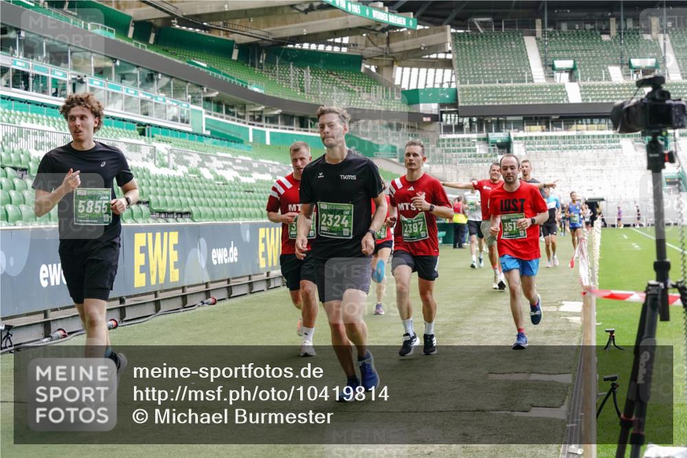 13.09.2026 - 21. swb-Marathon Bremen Michael Burmester http://msf.ph/oto/10419814 13.09.2026 12:58:28 Laufen im Stadion 141, 148, 191, 226, 334, 511, 672, 776, 789, 790, 909, 972, 1010, 1119, 1191, 1199, 1254, 1281, 1535, 1642, 1647, 1752, 1809, 1881, 1900, 1931, 1933, 2046, 2051, 2075, 2210, 2324, 2343, 2367, 2371, 2397, 2402, 2423, 2425, 2493, 2577, 2771, 2807, 2827, 2885, 2903, 2904, 2979, 3021, 3051, 3098, 3120, 3138, 3148, 3182, 3186, 3233, 3319, 3338, 3435, 3450, 3516, 3534, 3560, 3634, 3655, 3685, 3690, 3695, 3760, 3866, 3933, 3934, 3939, 4101, 4316, 4319, 205 meine-sportfotos.de