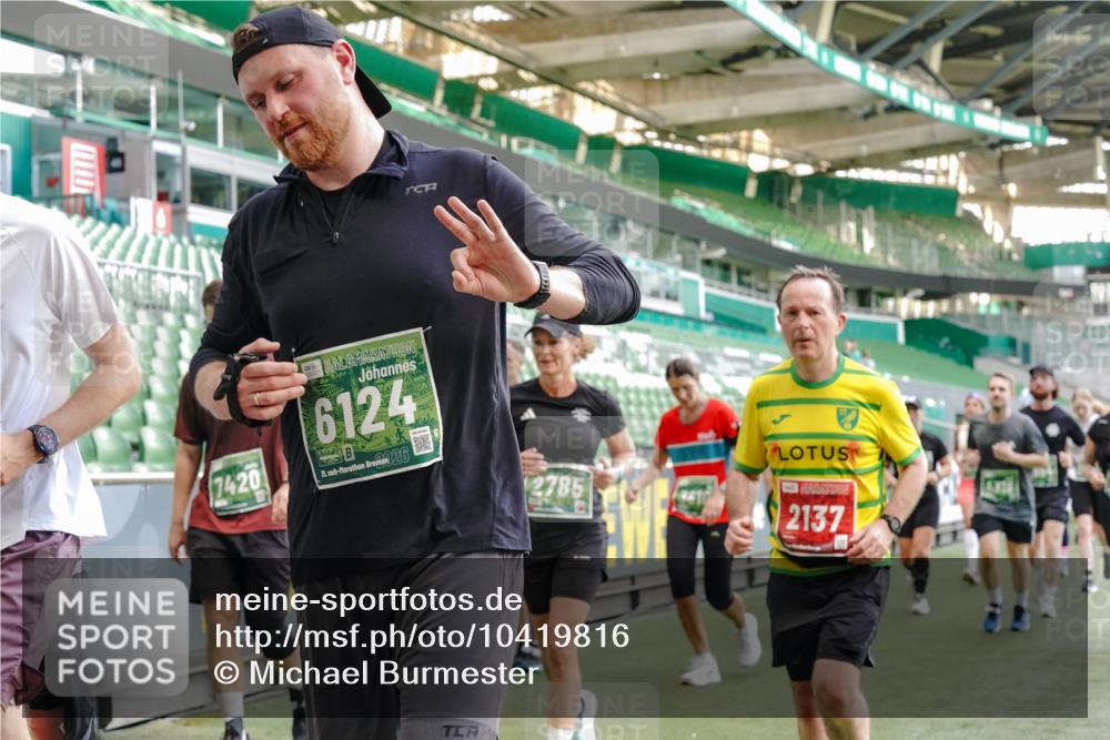 13.09.2026 - 21. swb-Marathon Bremen Michael Burmester http://msf.ph/oto/10419816 13.09.2026 13:21:13 Laufen im Stadion 128, 258, 351, 423, 441, 464, 601, 620, 704, 782, 851, 1060, 1066, 1094, 1129, 1158, 1177, 1316, 1344, 1409, 1417, 1439, 1446, 1518, 1676, 1697, 1729, 1756, 1808, 1815, 1846, 2010, 2028, 2064, 2139, 2201, 2258, 2278, 2349, 2394, 2395, 2414, 2417, 2437, 2501, 2519, 2533, 2551, 2588, 2652, 2694, 2695, 2736, 2756, 2793, 2828, 2886, 2954, 2995, 3004, 3010, 3017, 3018, 3022, 3034, 3035, 3036, 3037, 3059, 3070, 3074, 3102, 3139, 3144, 3225, 3264, 3310 meine-sportfotos.de