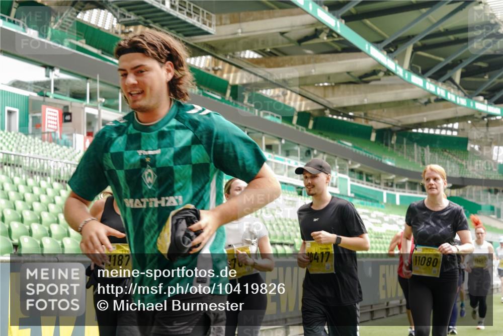 13.09.2026 - 21. swb-Marathon Bremen Michael Burmester http://msf.ph/oto/10419826 13.09.2026 10:43:50 Laufen im Stadion 10002, 10004, 10005, 10176, 10191, 10192, 10271, 10295, 10303, 10325, 10330, 10335, 10361, 10362, 10402, 10459, 10474, 10491, 10513, 10557, 10572, 10605, 10606, 10629, 10665, 10752, 10756, 10773, 10779, 10784, 10805, 10880, 10882, 10899, 10900, 10997, 10999, 11026, 11041, 11078, 11173, 11217, 11233, 11264, 11274, 11307, 11333, 11337, 11355, 11385, 11408, 11448, 11456, 11461, 11482, 11629, 11943, 12311, 12334 meine-sportfotos.de