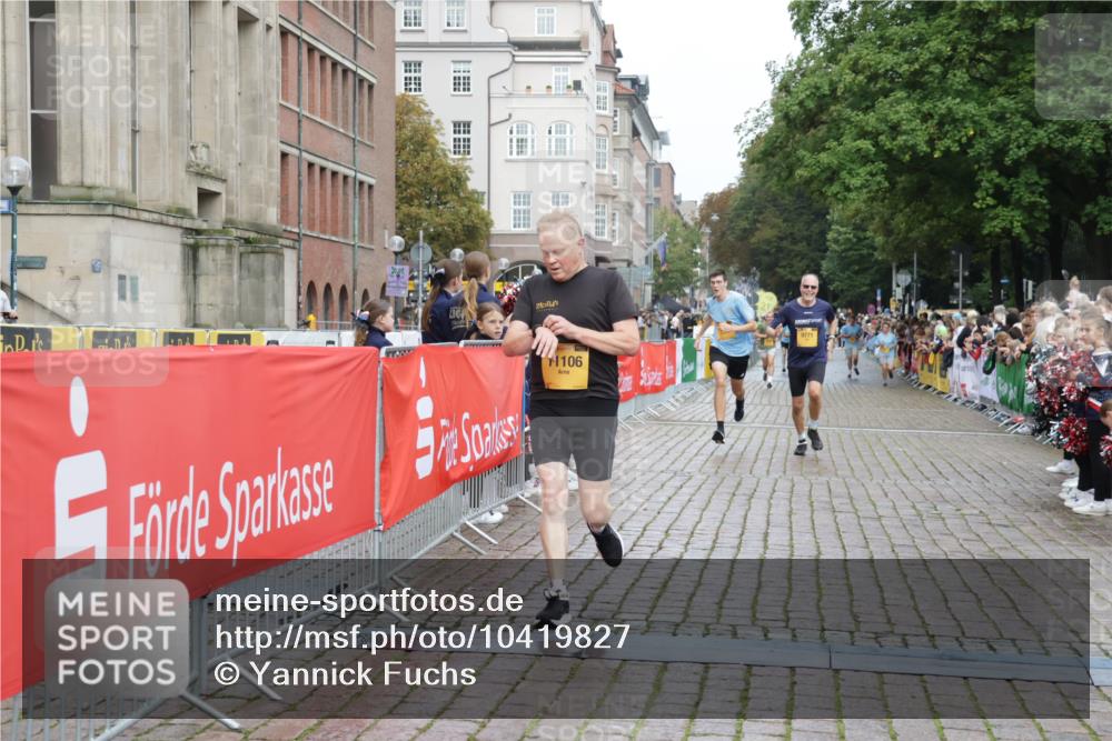 13.09.2026 - Kiel Lauf Yannick Fuchs http://msf.ph/oto/10419827 13.09.2026 09:41:31 Ziel 4068, 4315, 9110, 9771, 11106, 11645, 12166, 1593, 1671, 1787, 1966, 3883, 4137, 8389, 9608, 10202, 10299, 10974, 11983, 402, 3143, 3175, 4533, 4704, 5107, 6649, 6687, 6739, 7238, 8588, 9224, 11907, 1630, 1787, 5039, 6299, 8493, 8636, 9578, 9726 meine-sportfotos.de