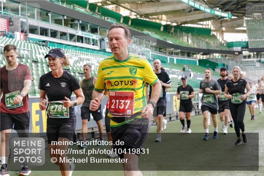 13.09.2026 - 21. swb-Marathon Bremen Michael Burmester http://msf.ph/oto/10419831 13.09.2026 13:21:14 Laufen im Stadion 128, 258, 351, 423, 441, 464, 601, 620, 704, 782, 851, 1060, 1066, 1094, 1129, 1158, 1177, 1316, 1344, 1409, 1417, 1439, 1446, 1518, 1676, 1697, 1729, 1756, 1808, 1815, 1846, 2010, 2028, 2064, 2139, 2201, 2258, 2278, 2349, 2394, 2395, 2414, 2417, 2437, 2501, 2519, 2533, 2551, 2588, 2652, 2694, 2695, 2736, 2756, 2793, 2828, 2886, 2954, 2964, 2995, 3004, 3010, 3017, 3018, 3022, 3034, 3035, 3036, 3037, 3059, 3070, 3074, 3102, 3139, 3144, 3225, 3264, 3310 meine-sportfotos.de