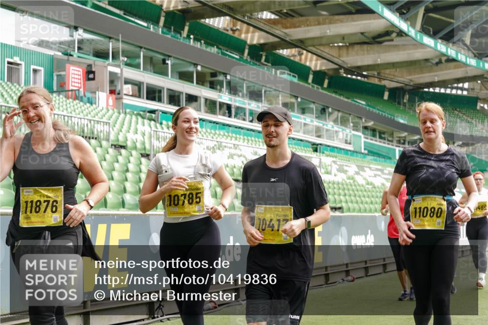 13.09.2026 - 21. swb-Marathon Bremen Michael Burmester http://msf.ph/oto/10419836 13.09.2026 10:43:51 Laufen im Stadion 10002, 10004, 10005, 10176, 10191, 10192, 10271, 10295, 10303, 10325, 10330, 10335, 10361, 10362, 10402, 10459, 10474, 10491, 10513, 10557, 10572, 10605, 10606, 10629, 10752, 10756, 10773, 10779, 10784, 10805, 10880, 10882, 10899, 10900, 10997, 10999, 11026, 11041, 11078, 11173, 11217, 11233, 11264, 11274, 11307, 11333, 11337, 11355, 11385, 11408, 11448, 11456, 11461, 11482, 11629, 11943, 12311, 12334 meine-sportfotos.de