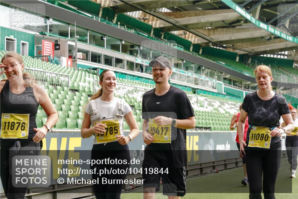 13.09.2026 - 21. swb-Marathon Bremen Michael Burmester http://msf.ph/oto/10419844 13.09.2026 10:43:51 Laufen im Stadion 10002, 10004, 10005, 10176, 10191, 10192, 10271, 10295, 10303, 10325, 10330, 10335, 10361, 10362, 10402, 10459, 10474, 10491, 10513, 10557, 10572, 10605, 10606, 10629, 10752, 10756, 10773, 10779, 10784, 10805, 10880, 10882, 10899, 10900, 10997, 10999, 11026, 11041, 11078, 11173, 11217, 11233, 11264, 11274, 11307, 11333, 11337, 11355, 11385, 11408, 11448, 11456, 11461, 11482, 11629, 11943, 12311, 12334 meine-sportfotos.de