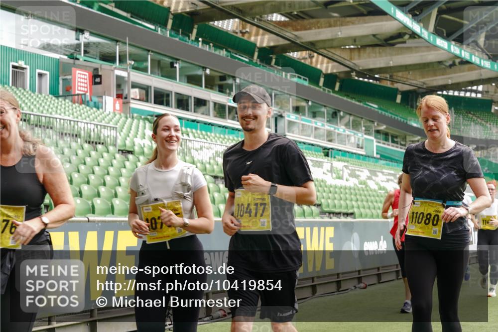 13.09.2026 - 21. swb-Marathon Bremen Michael Burmester http://msf.ph/oto/10419854 13.09.2026 10:43:51 Laufen im Stadion 10002, 10004, 10005, 10176, 10191, 10192, 10271, 10295, 10303, 10325, 10330, 10335, 10361, 10362, 10402, 10459, 10474, 10491, 10513, 10557, 10572, 10605, 10606, 10629, 10752, 10756, 10773, 10779, 10784, 10805, 10880, 10882, 10899, 10900, 10997, 10999, 11026, 11041, 11078, 11173, 11217, 11233, 11264, 11274, 11307, 11333, 11337, 11355, 11385, 11408, 11448, 11456, 11461, 11482, 11629, 11943, 12311, 12334 meine-sportfotos.de